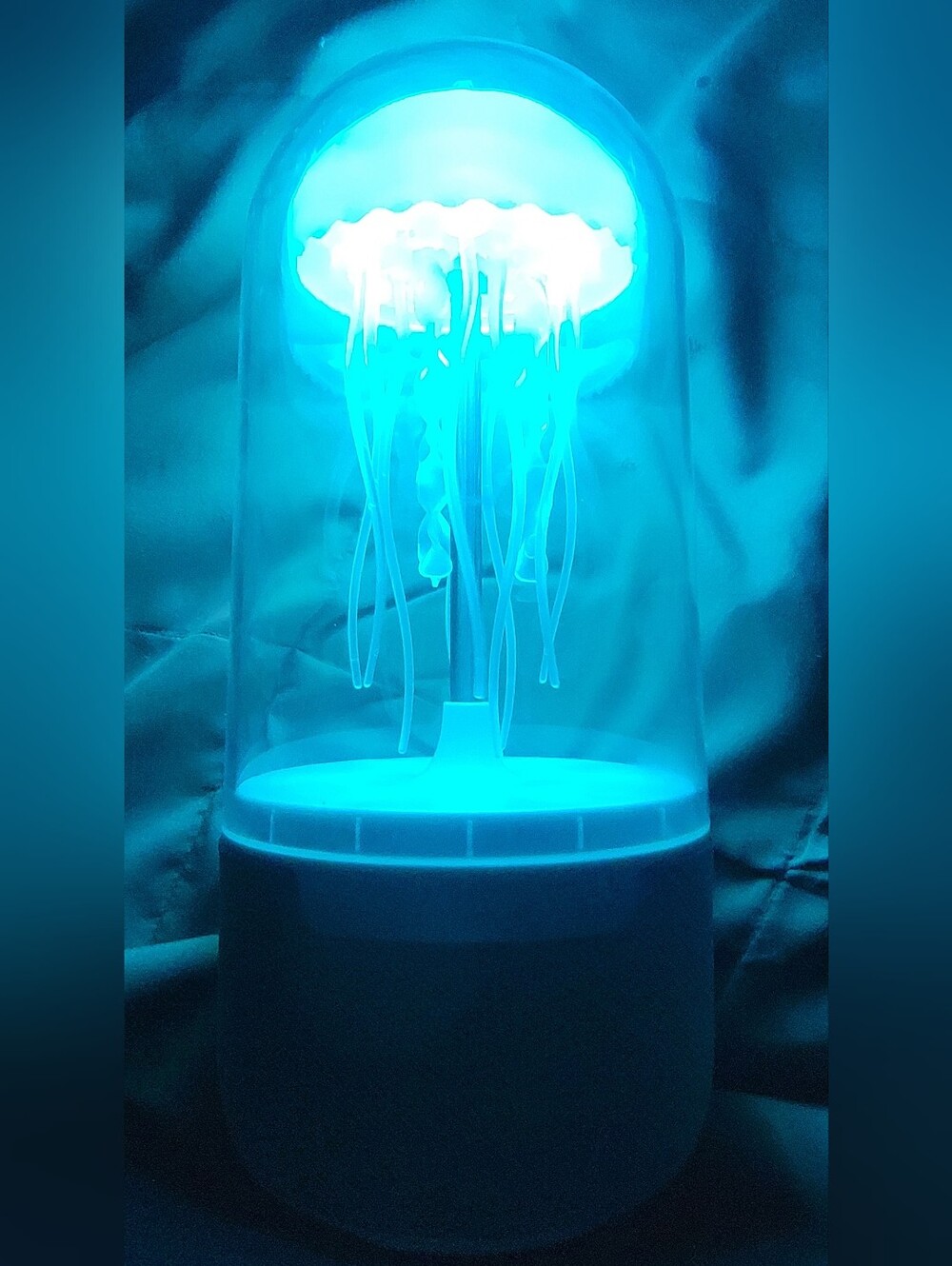 Wonderlit techmate 4-in-1 Bluetooth Jellyfish speaker light w/USB charging cable